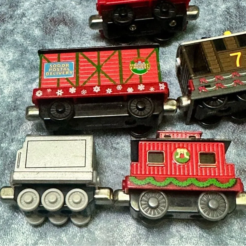 Thomas & Friends Festive Train Set with Red and Green